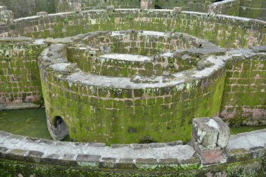 MANILA, PH-OCT. 5 - Intramuros 'taki Baluarte De San Diego takviye yapısı 5 Ekim 2019' da Filipinler 'in Manila kentinde duvarlarla çevrili. 