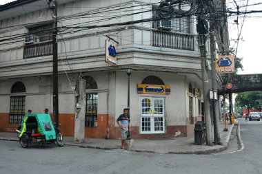 MANILA, PH-OCT. 5 - Intramuros 'taki Mini Stop market cephesi 5 Ekim 2019' da Manila, Filipinler 'de duvarlarla çevrili. 
