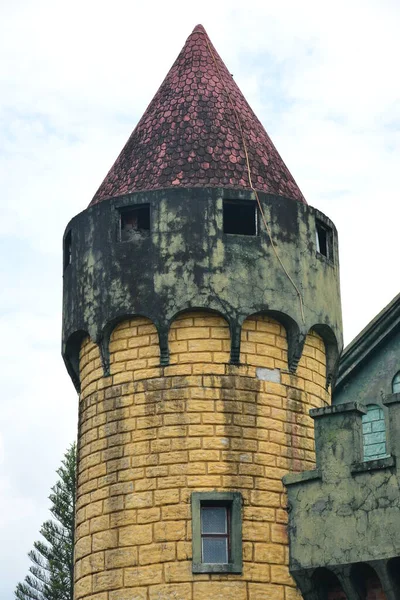 Batangas May 2019年5月4日在菲律宾巴丹加斯的幻想世界主题公园城堡塔 幻想世界是一个废弃的主题公园和位于菲律宾的旅游胜地 — 图库照片