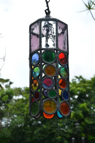 Círculo Colorido Vitrais Lâmpada Jardim Livre Nas Filipinas — Fotografia de Stock