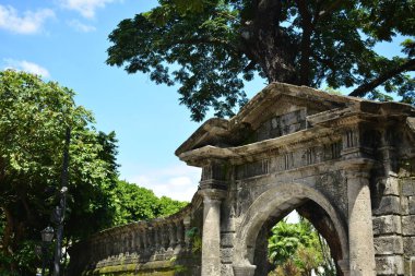 MANILA, PH-OCT 20 - Paco Park giriş kapısı kemeri tasarımı 20 Ekim 2018, Manila, Filipinler. Paco Park bir eğlence bahçesidir ve bir zamanlar İspanyol döneminde mezarlıktı.