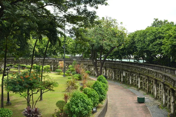 马尼拉 Oct 2018年10月20日 菲律宾马尼拉帕科公园路径 帕科公园是一个娱乐园 在西班牙时期曾经是一个墓地 — 图库照片