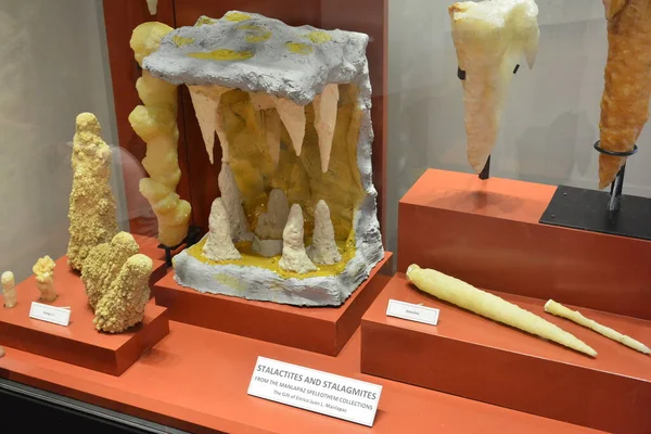 Manila Oktober 2018 Nationales Museum Für Naturhistorische Stalaktiten Und Stalagmiten — Stockfoto