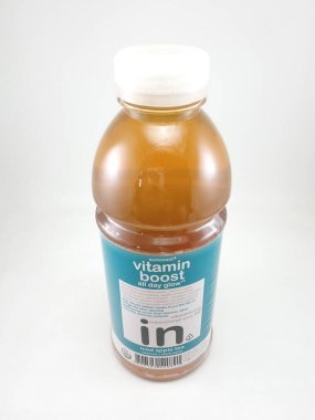 MANILA, PH - SEPT 7 - 7 Eylül 2020 'de Manila, Filipinler' de Sunshore vitamin takviyeli elma buzlu çay içeceği.