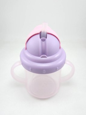 MANILA, PH - SEPT 7 - Değerli anlar 7 Eylül 2020 'de Manila, Filipinler' de iki bardak kapağı açık..