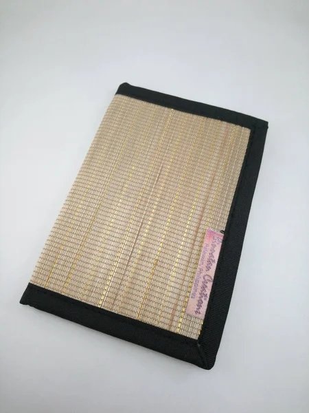 MANILA, PH - SEPT 7 - Binuatan kreasyonları 7 Eylül 2020 tarihinde Manila, Filipinler 'de pasaport taşıyıcısı dokudu.