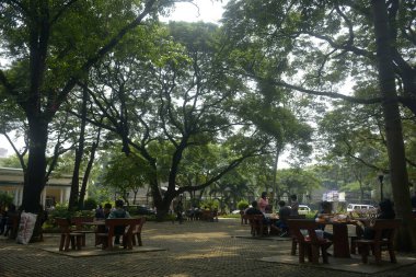 QUEZON CITY, PH - OCT 6 - Quezon Memorial Circle Doğa Parkı 6 Ekim 2018, Quezon City, Filipinler.