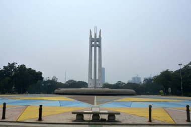 QUEZON ŞEHRİ, PH-OCT 6 - Quezon Çemberi Dikilitaş Anıt Kulesi 6 Ekim 2018 tarihinde Quezon City, Filipinler.