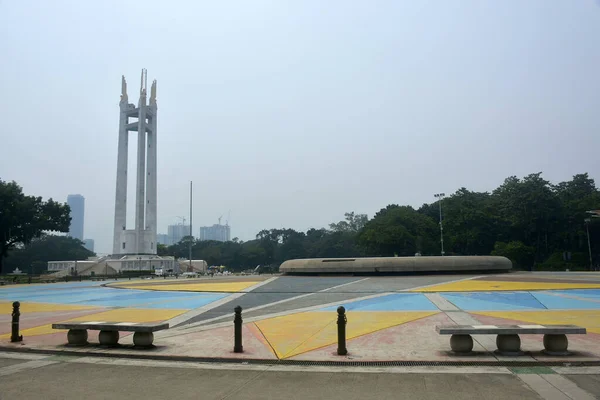 Quezon City Październik Koło Pamięci Quezon Obelisk Pomnik Wieża Dniu — Zdjęcie stockowe