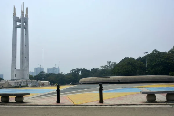 Quezon City Październik Koło Pamięci Quezon Obelisk Pomnik Wieża Dniu — Zdjęcie stockowe
