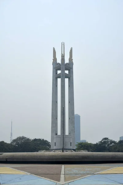 Quezon City Październik Koło Pamięci Quezon Obelisk Pomnik Wieża Dniu — Zdjęcie stockowe