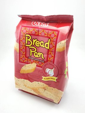 MANILA, PH - SEPT 7 - 7 Eylül 2020 tarihinde Manila, Filipinler 'de Oishi ekmek aromalı sarımsak paketi.