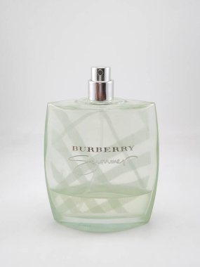 MANILA, PH - SEPT 7 - Burberry yaz parfümü 7 Eylül 2020, Manila, Filipinler.