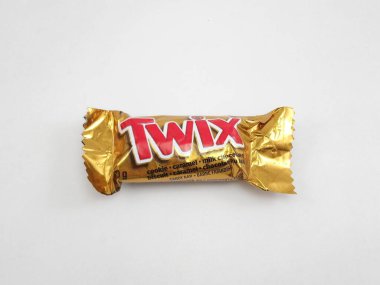 MANILA, PH - SEPT 7 - 7 Eylül 2020 tarihinde Manila, Filipinler 'de Twix kurabiyesi, karamel ve çikolata.