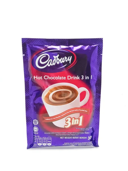 MANILA, PH - SEPT 7 - Cadbury sıcak çikolata içeceği 3 tanesi 7 Eylül 2020 'de Manila, Filipinler' de 1 kese içinde.