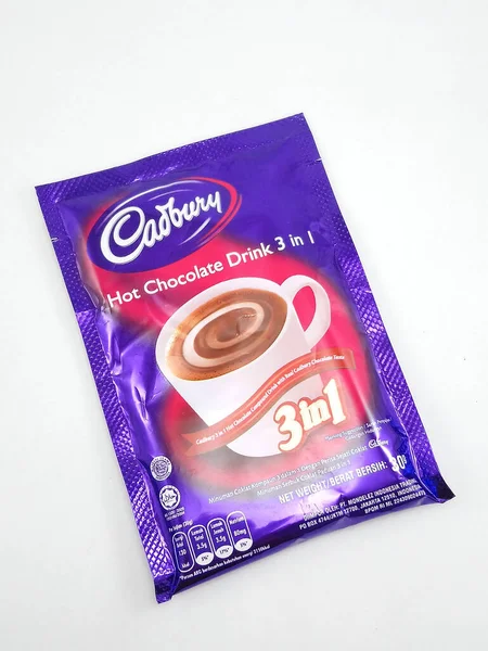 MANILA, PH - SEPT 7 - Cadbury sıcak çikolata içeceği 3 tanesi 7 Eylül 2020 'de Manila, Filipinler' de 1 kese içinde.