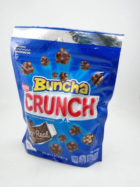 MANILA, PH - SEPT 7 - 7 Eylül 2020 tarihinde Manila, Filipinler 'de Nestle marka bruncha sütlü çikolata.