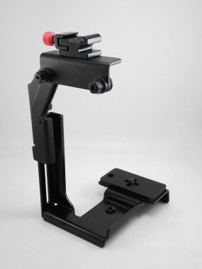 Portre konumundaki öznenin gölgesini en aza indirmek için siyah ayarlanabilir metal flaş parantez fotoğrafçılığı aksesuar