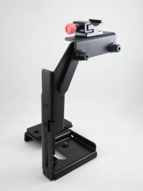 Portre konumundaki öznenin gölgesini en aza indirmek için siyah ayarlanabilir metal flaş parantez fotoğrafçılığı aksesuar