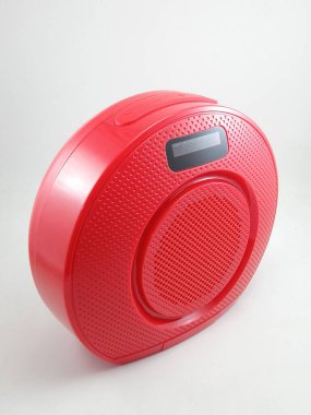 Bluetooth kablosuz hoparlör kırmızı renkli akıllı telefondan müzik çalmak için kullanın