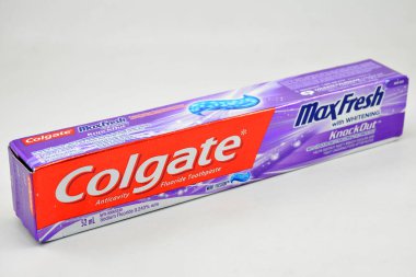 MANILA, PH - SEPT 10 - 10 Eylül 2020 tarihinde Manila, Filipinler 'de beyazlamayla birlikte en fazla Colgate tazeliği.