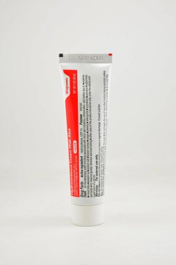 MANILA, PH - SEPT 10 - Walgreens hidrokortizon kremi 10 Eylül 2020 tarihinde Manila, Filipinler 'de Aloe sıkmalı tüp.