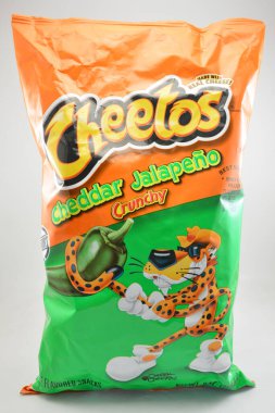 MANILA, PH - SEPT 10 - 10 Eylül 2020 tarihinde Manila, Filipinler 'de Cheetos Cheddar Jalapeno.