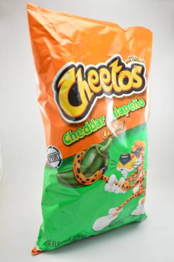 MANILA, PH - SEPT 10 - 10 Eylül 2020 tarihinde Manila, Filipinler 'de Cheetos Cheddar Jalapeno.
