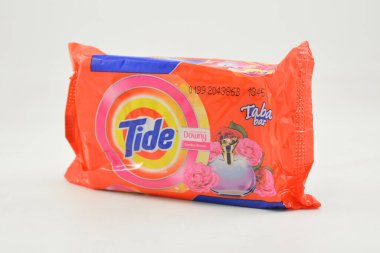 MANILA, PH - SEPT 10 - 10 Eylül 2020 tarihinde Manila, Filipinler 'de kirli çamaşır deterjanı ile gel-git.