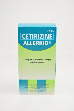 MANILA, PH - SEPT 10 - 10 Eylül 2020 tarihinde Manila, Filipinler 'de antihistamin şurubu kutusu.