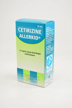 MANILA, PH - SEPT 10 - 10 Eylül 2020 tarihinde Manila, Filipinler 'de antihistamin şurubu kutusu.
