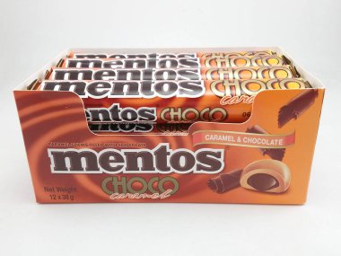 MANILA, PH - 22 Eylül 2020 'de Manila, Filipinler' de Mentos çikolatalı karamel.