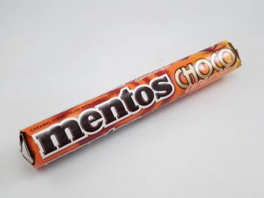 MANILA, PH - 22 Eylül 2020 'de Manila, Filipinler' de Mentos çikolatalı karamel.