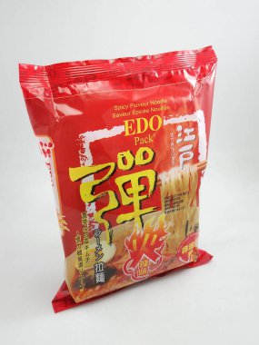 MANILA, PH - SEPT 22 - Edo, 22 Eylül 2020 'de Manila, Filipinler' de Japon ramen aromalı erişte paketi.