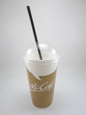 MANILA, PH - SEPT 24 - 24 Eylül 2020 tarihinde Manila, Filipinler 'de samanla birlikte McCafe' de.