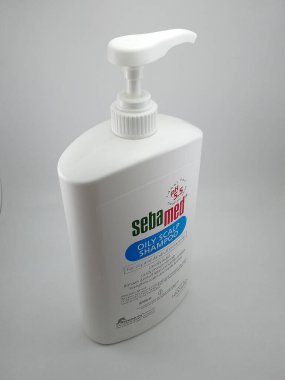 MANILA, PH - SEPT 24 - Seba 24 Eylül 2020 tarihinde Manila, Filipinler 'de yağlı kafa derisi şampuanı.