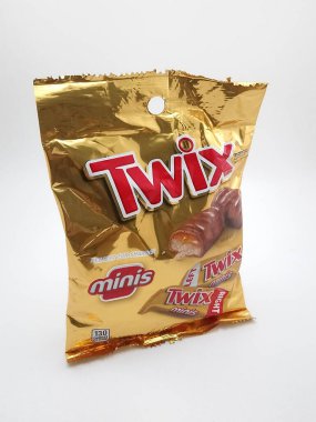 MANILA, PH - SEPT 25 - Twix mini kurabiye çubuğu karamel ve süt çikolatası 25 Eylül 2020 tarihinde Manila, Filipinler.