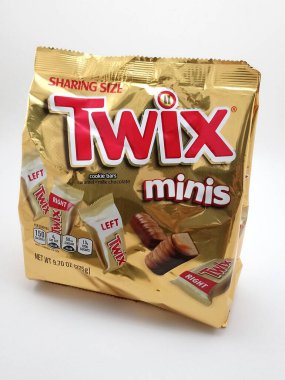 MANILA, PH - SEPT 25 - Twix mini kurabiye çubuğu karamel ve süt çikolatası 25 Eylül 2020 tarihinde Manila, Filipinler.