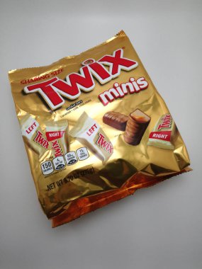 MANILA, PH - SEPT 25 - Twix mini kurabiye çubuğu karamel ve süt çikolatası 25 Eylül 2020 tarihinde Manila, Filipinler.