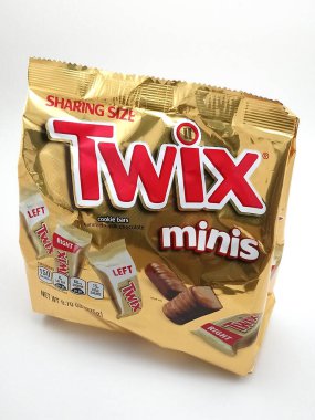 MANILA, PH - SEPT 25 - Twix mini kurabiye çubuğu karamel ve süt çikolatası 25 Eylül 2020 tarihinde Manila, Filipinler.