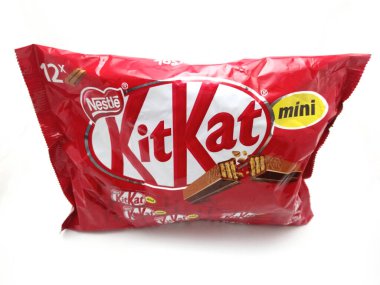 MANILA, PH - SEPT 25 - 25 Eylül 2020 tarihinde Manila, Filipinler 'de Nestle kitkat mini çikolatası.