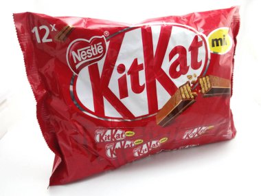 MANILA, PH - SEPT 25 - 25 Eylül 2020 tarihinde Manila, Filipinler 'de Nestle kitkat mini çikolatası.