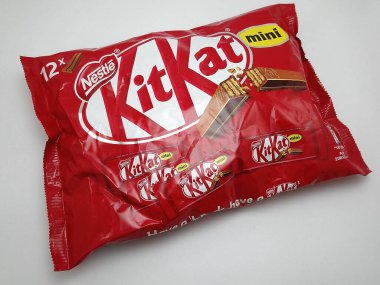 MANILA, PH - SEPT 25 - 25 Eylül 2020 tarihinde Manila, Filipinler 'de Nestle kitkat mini çikolatası.