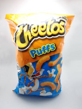 MANILA, PH - 25 Eylül 2020 'de Manila, Filipinler' de Cheetos peynirli börekler.
