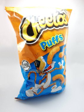 MANILA, PH - 25 Eylül 2020 'de Manila, Filipinler' de Cheetos peynirli börekler.