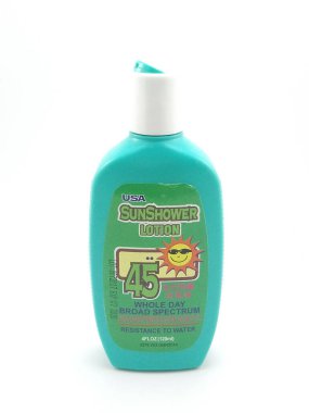 MANILA, PH - 25 Eylül 2020 'de Manila, Filipinler' de güneş kremi.