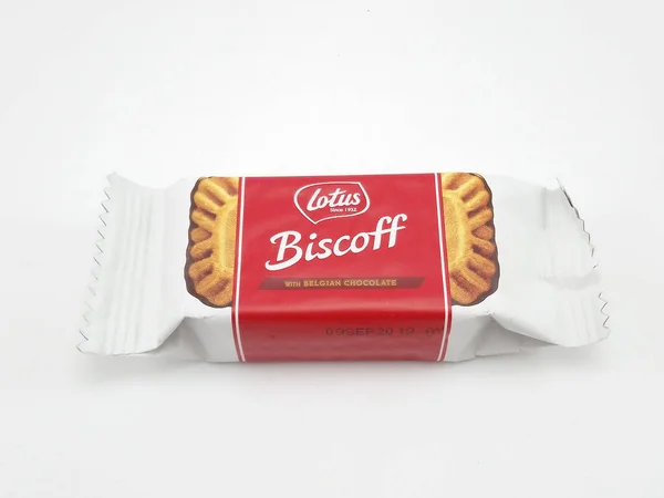 MANILA, PH - 24 Eylül 2020 tarihinde Manila, Filipinler 'de Belçika çikolatası ile Lotus biscoff.
