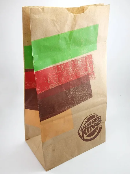 MANILA, PH - SEPT 24 - Burger King kahverengi kesekağıdı 24 Eylül 2020, Manila, Filipinler.