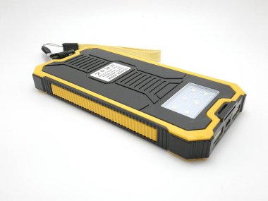 MANILA, PH - SEPT 25 - 25 Eylül 2020 tarihinde Manila, Filipinler 'de güneş enerjili Powerbank.