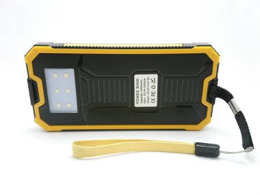 MANILA, PH - SEPT 25 - 25 Eylül 2020 tarihinde Manila, Filipinler 'de güneş enerjili Powerbank.